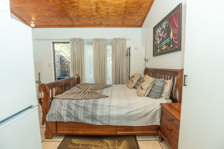6 Bedroom Property for Sale in Bluewater Bay Eastern Cape